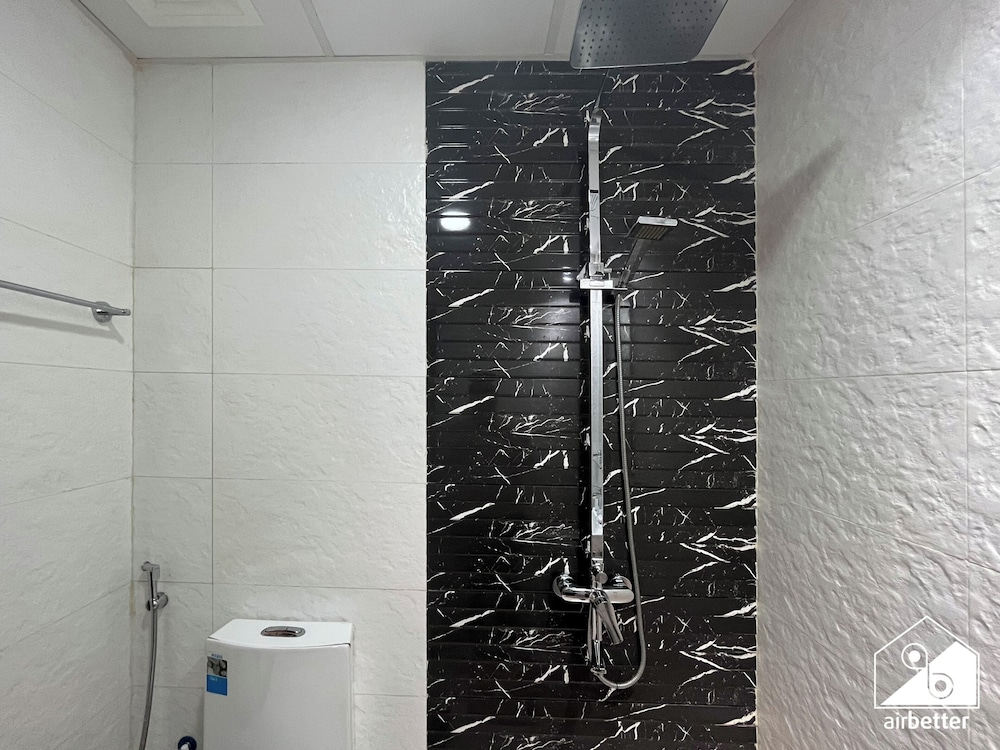 Bright 2bed Family Home: Pool, Gym & Kids Play
