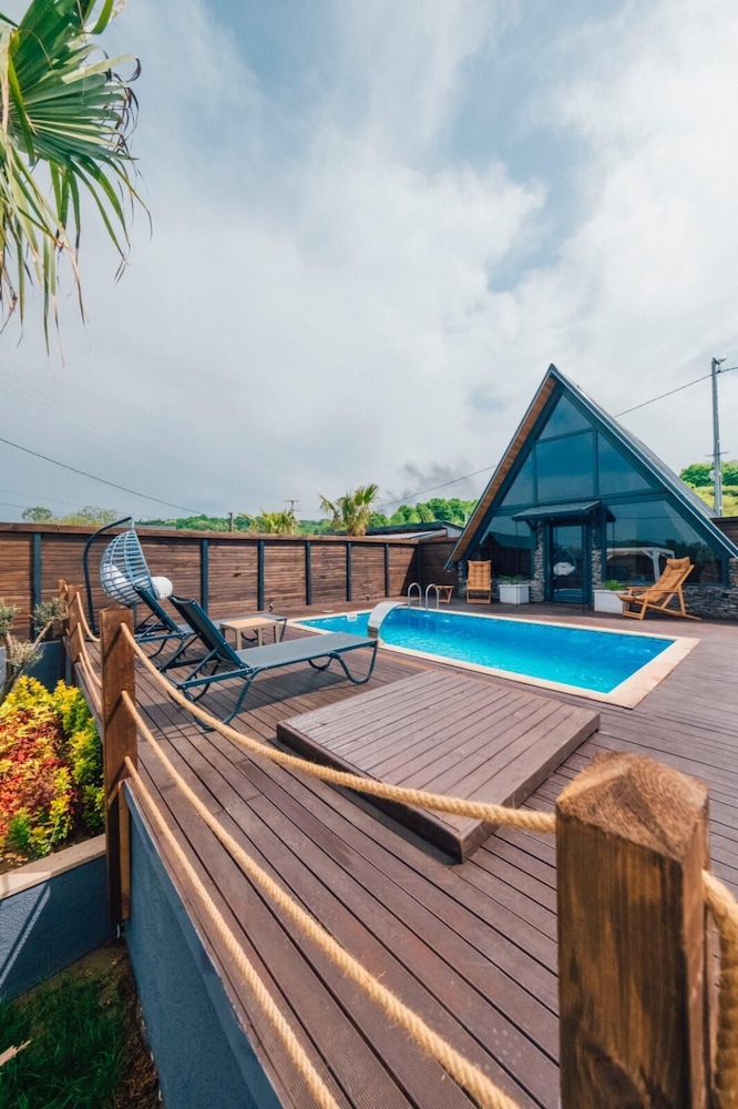 CLUB ARMADA BUNGALOV