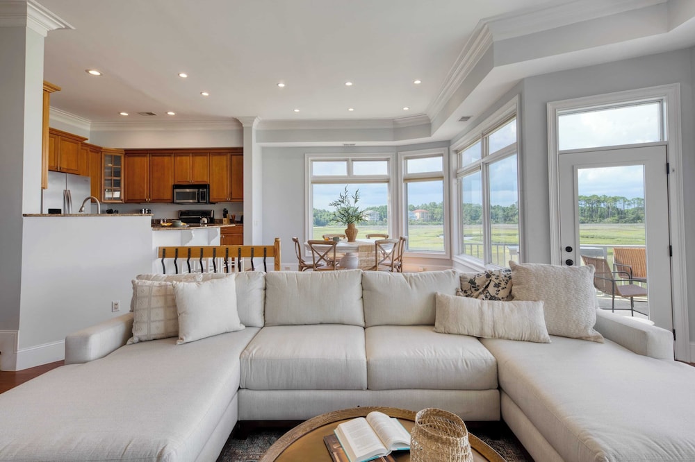 Sleeps 38 2 Homes, Steps to the Beach, Private Pool + Hottub, Game Room, Views