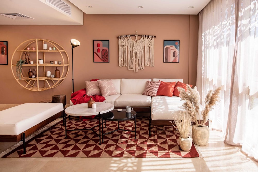 Xuru Stays I Exotic 1bdr w/ Outdoor Terrace Pool & Beach Access