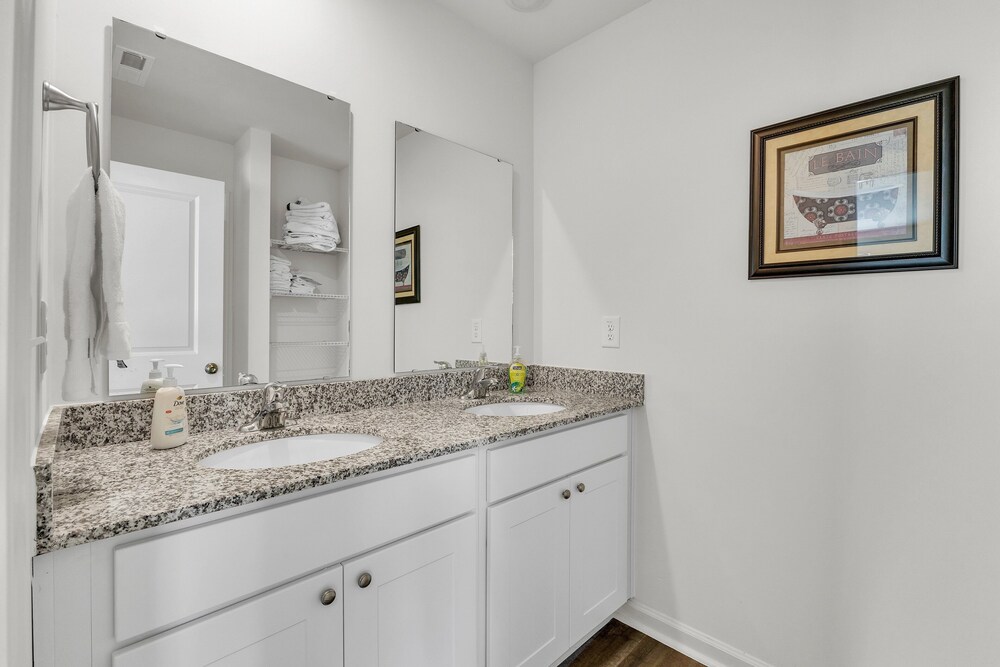 Quiet Retreat Perfect for Families 5 Bedroom Home