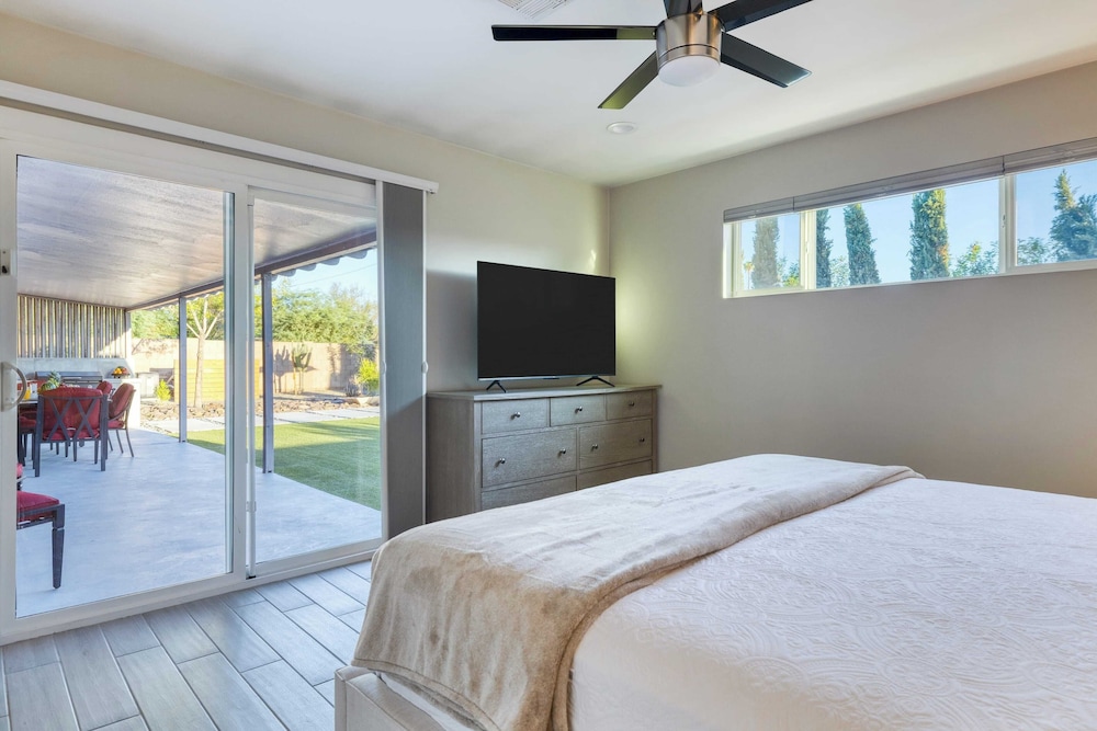 Near Camelback Mtn, Old Town, Trails, Golf + Spas w/ Pool, Hot Tub Camelback Casa by Avantstay