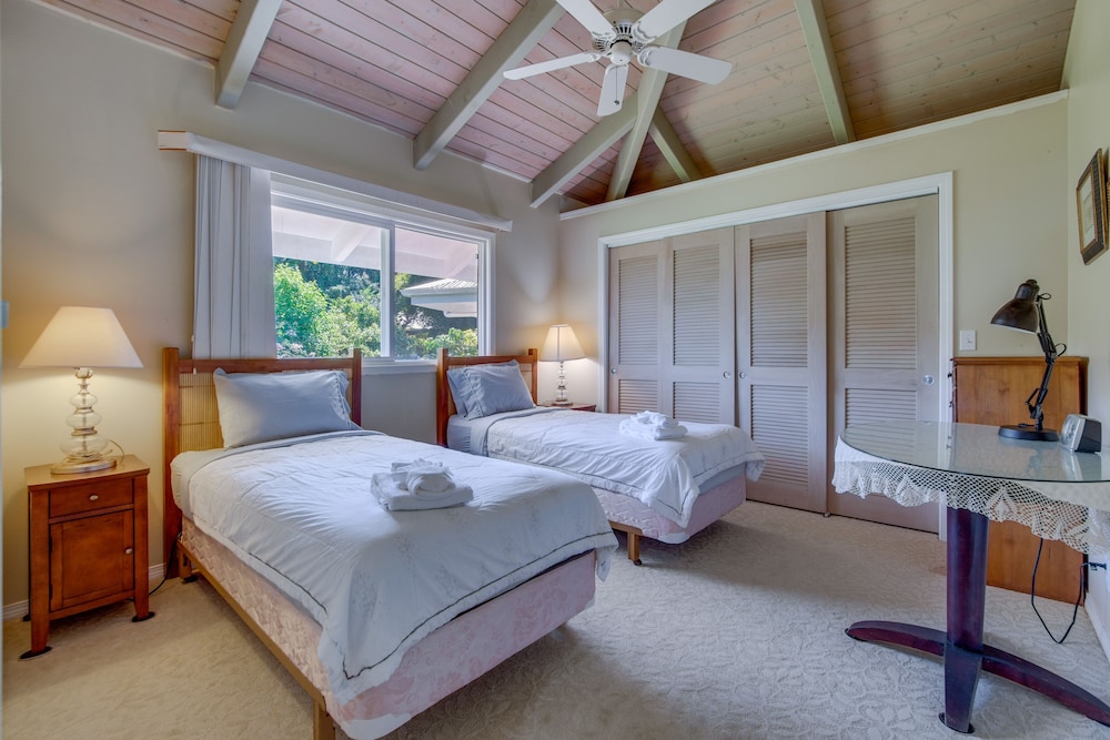 Big Island Vacations - Honomu Home w/ Screened Lanai  Ocean Views! - Property Image 5