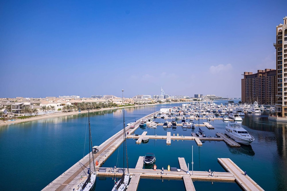 Palm Views East - Lovely View - Luxury Furnished