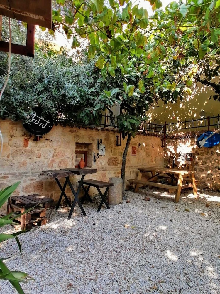 Kuyu Beergarden Hostel