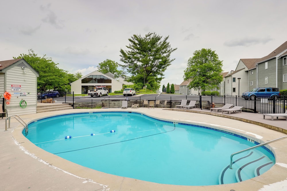 Smokies Condo 3 Mi to Nat'l Park + Hot Tub Access