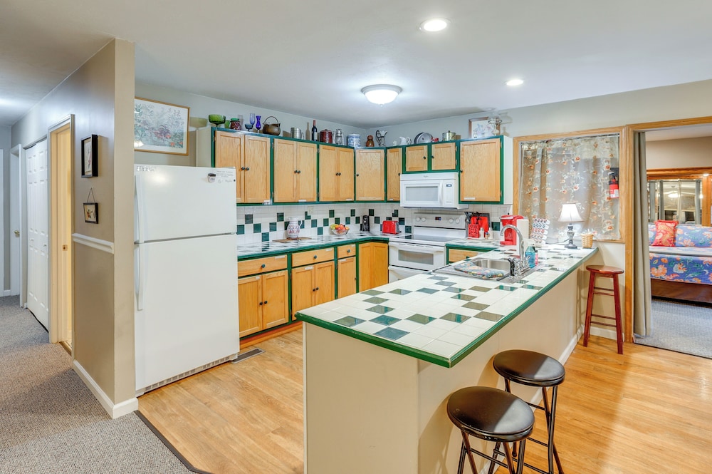Walk to Dtwn: Ironton Home in Historic District