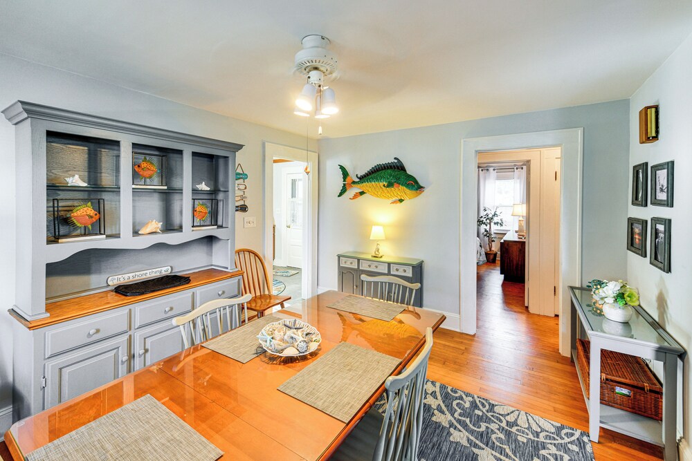 Cottage w/ Yard in Dtwn Chincoteague!