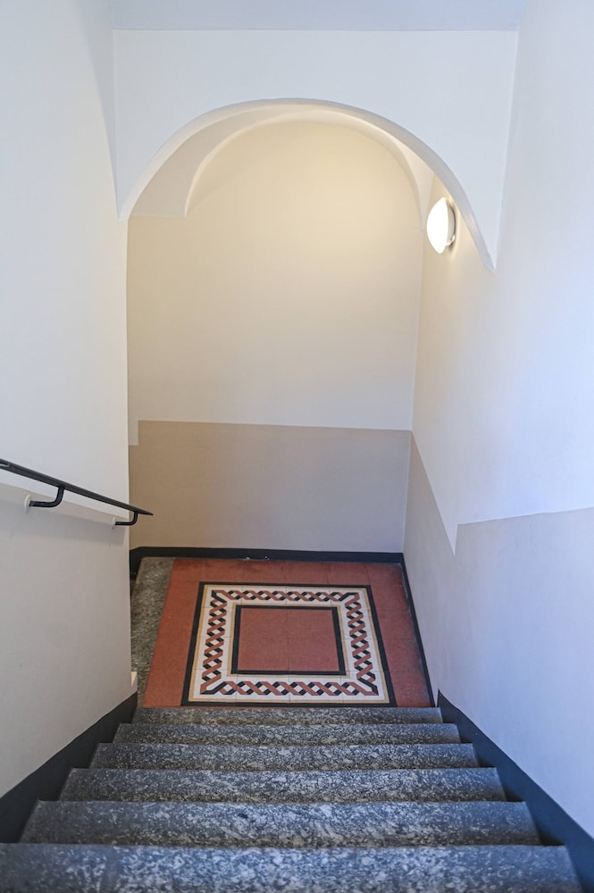One & Only Lake View Apartment in Central Como