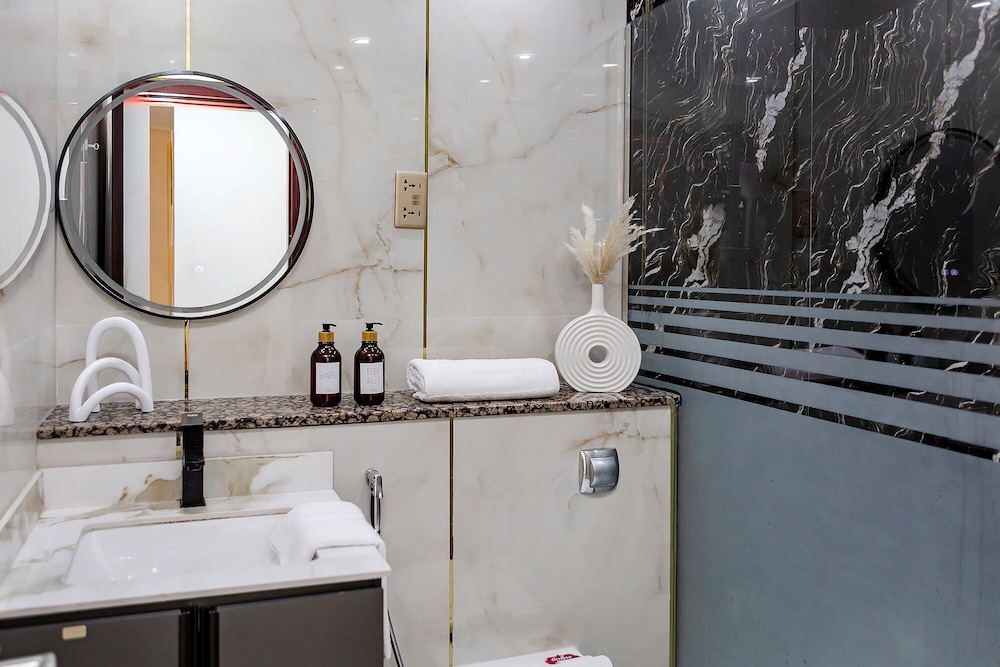 2BR apartment 2 minutes to beach Amwaj 4