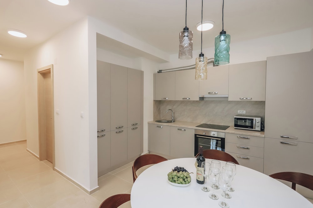 Ststus M apartments 180
