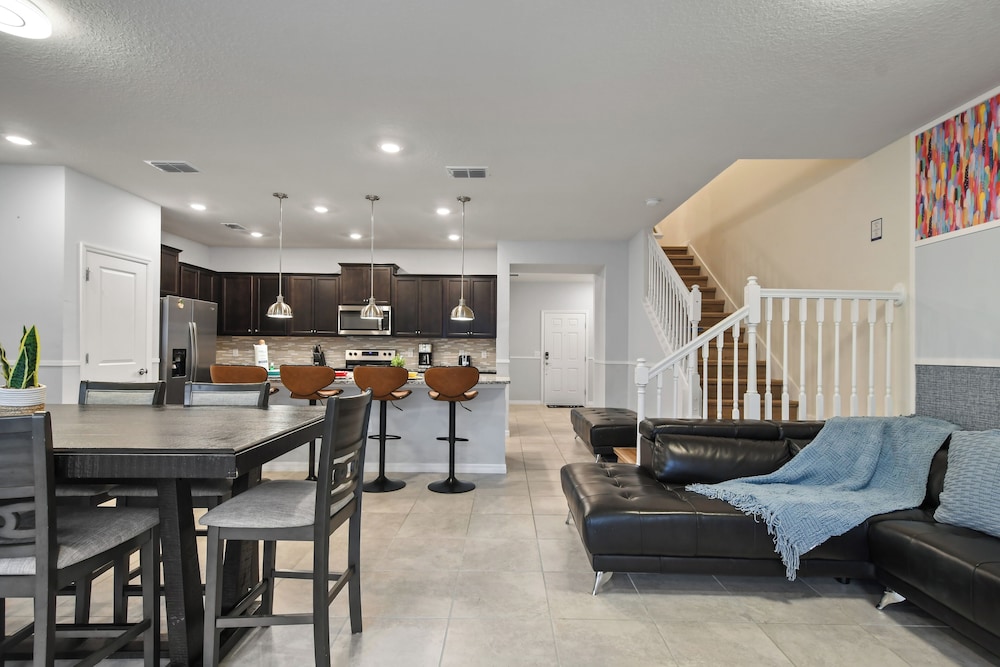 Family Getaway With Themed Rooms & Private Pool