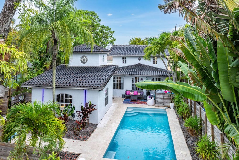 Chic Retreat Heated Pool Floats Close to Beach