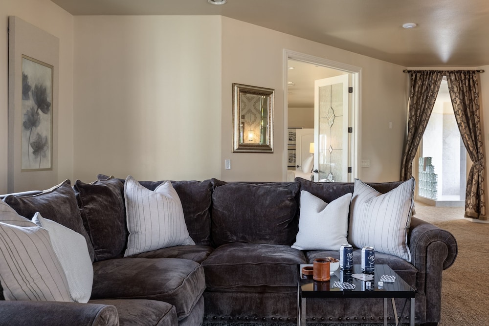 Wilson Creek Manor By Avantstay Sleeps 24 Amazing Estate w Pool Game Room