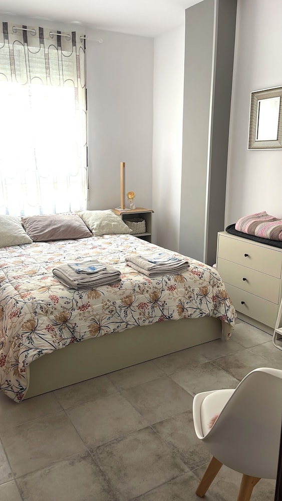 Hotel Carolina en Alicante - Image 1