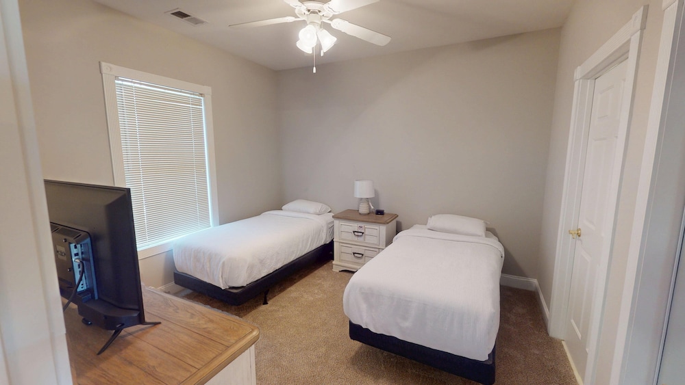 Magnolia Pointe Luster Leaf 4879-303 2 Bedroom Condo