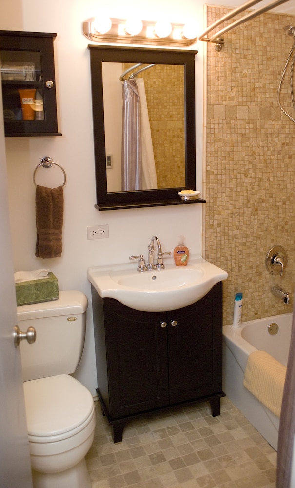Ray's Bucktown Bed and Breakfast 35