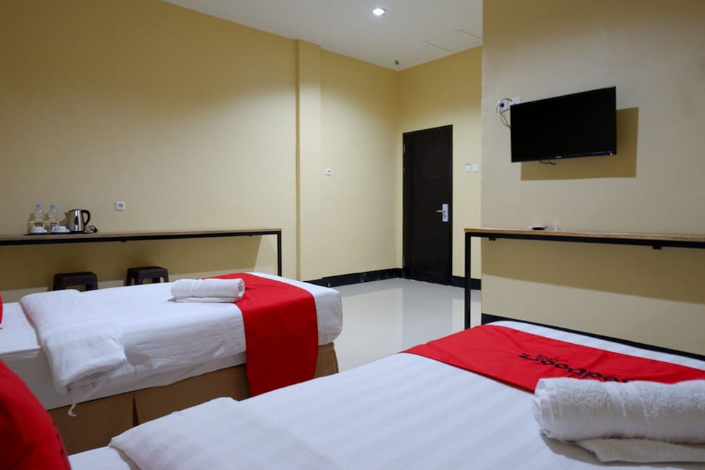RedDoorz @ G Hotel Luwuk view 2