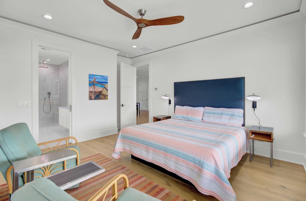 7 Beachwood East by Avantstay Steps to the Beach Ocean Views, Hot Tub, 7bdr