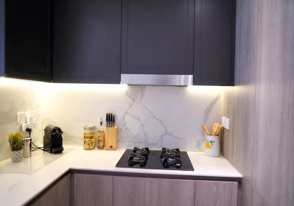 Spacious 2BR in Oxford 212 by Bespoke