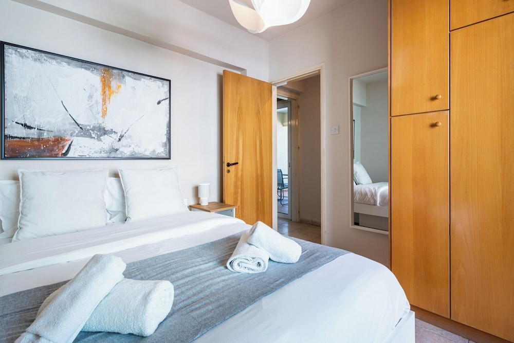 Calina - 3-BR Apt & Pool in Mackenzie