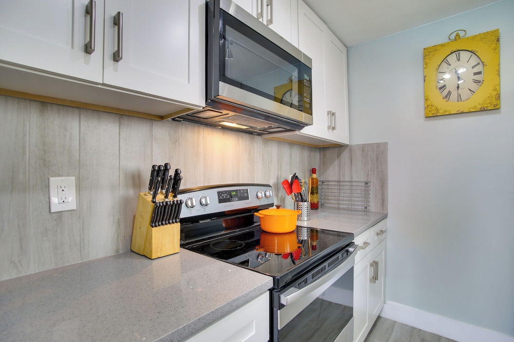 Modern Retreat 3 Miles From Fort Lauderdale Beach!