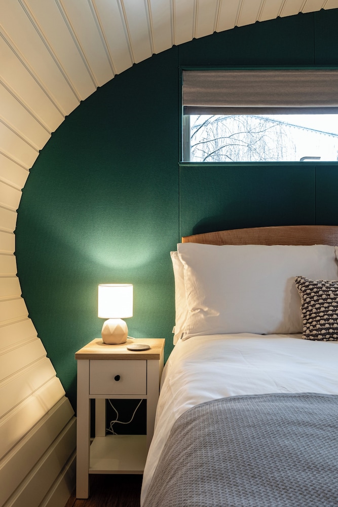 Stunning EcoRetreat Pods in Old Chalford