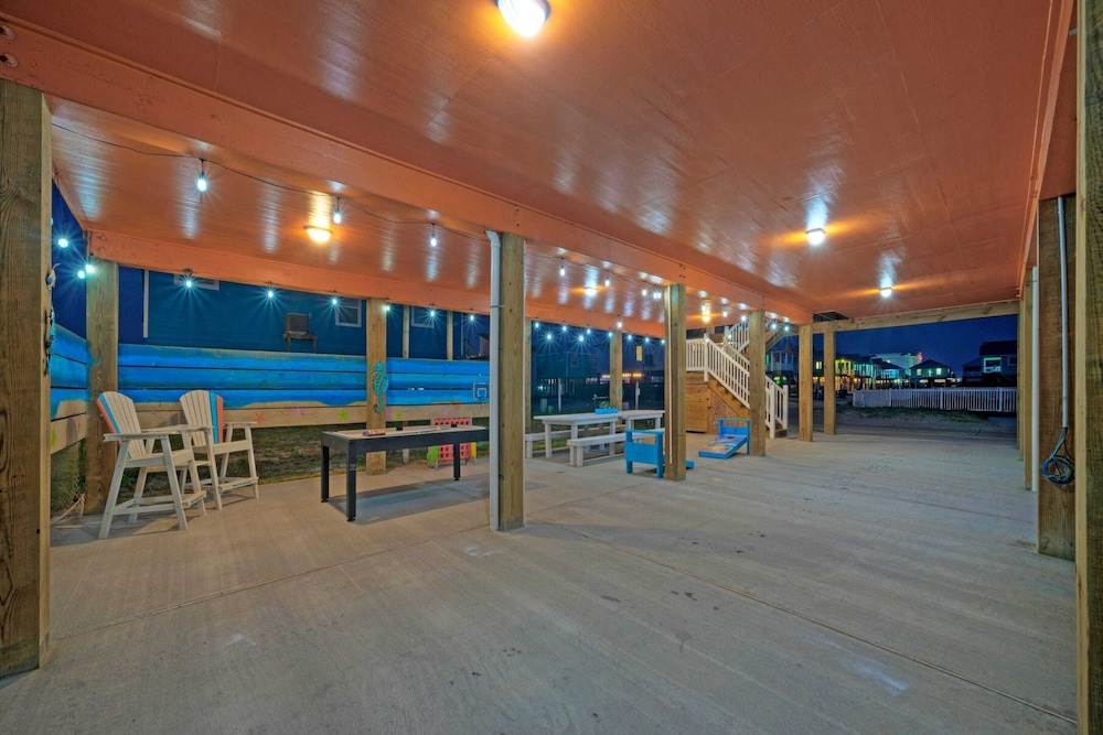 Port A Getaway Games, Grill, Close to Beach Sandy Feet Retreat by Avantstay
