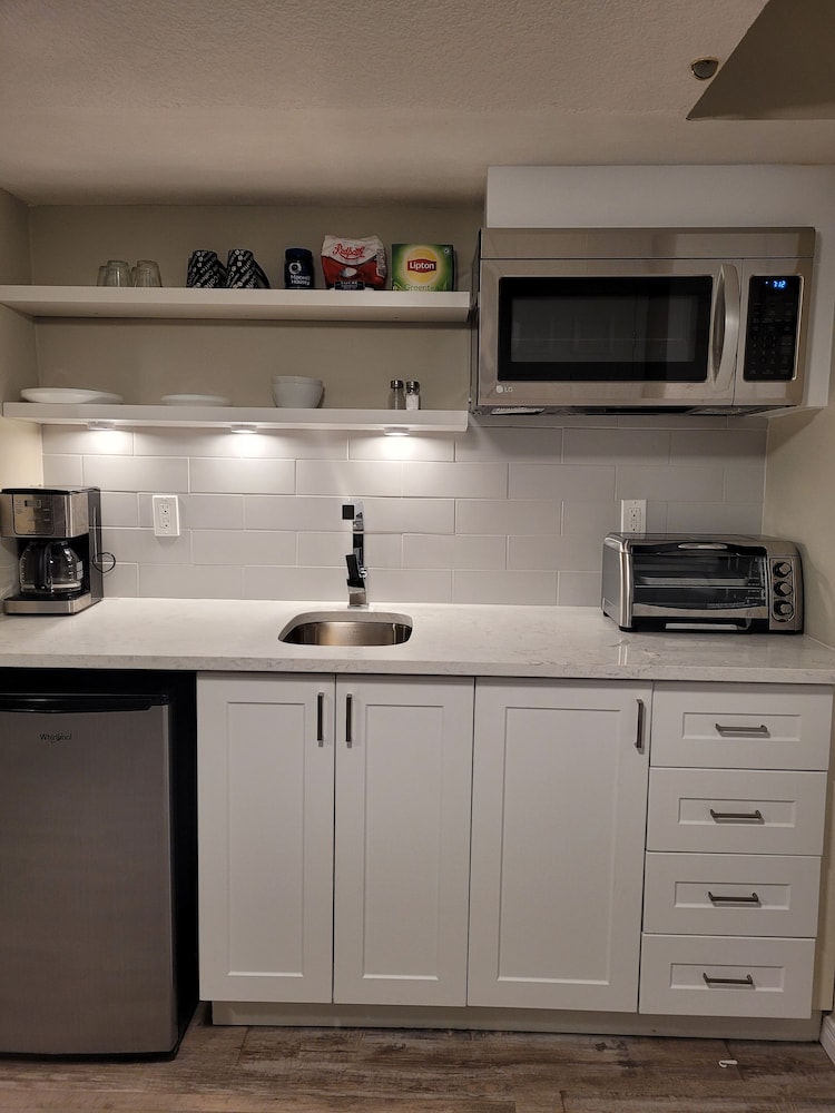 Boardwalk Homes - Executive Guest Rooms & Townhomes