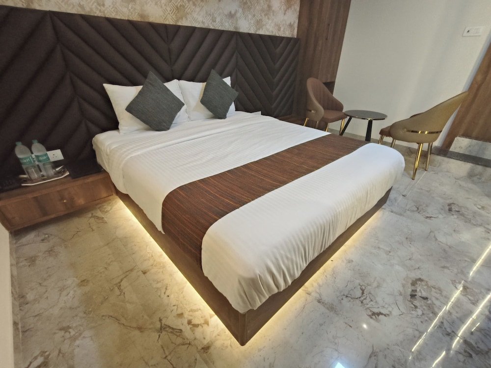 Hotel Ratna Paradise