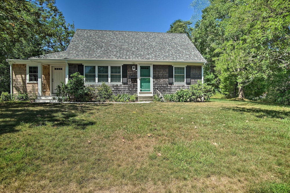 1 Mi to Beach: Home w/ Deck & BBQ in East Falmouth view 3