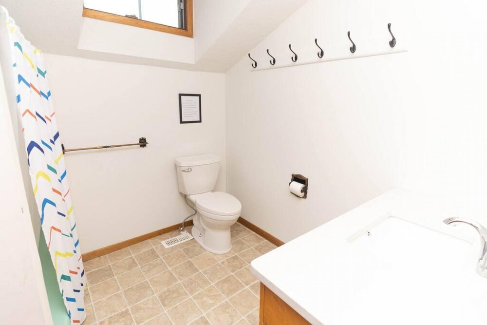 Farmhouse PEC - Centrally Located in PEC