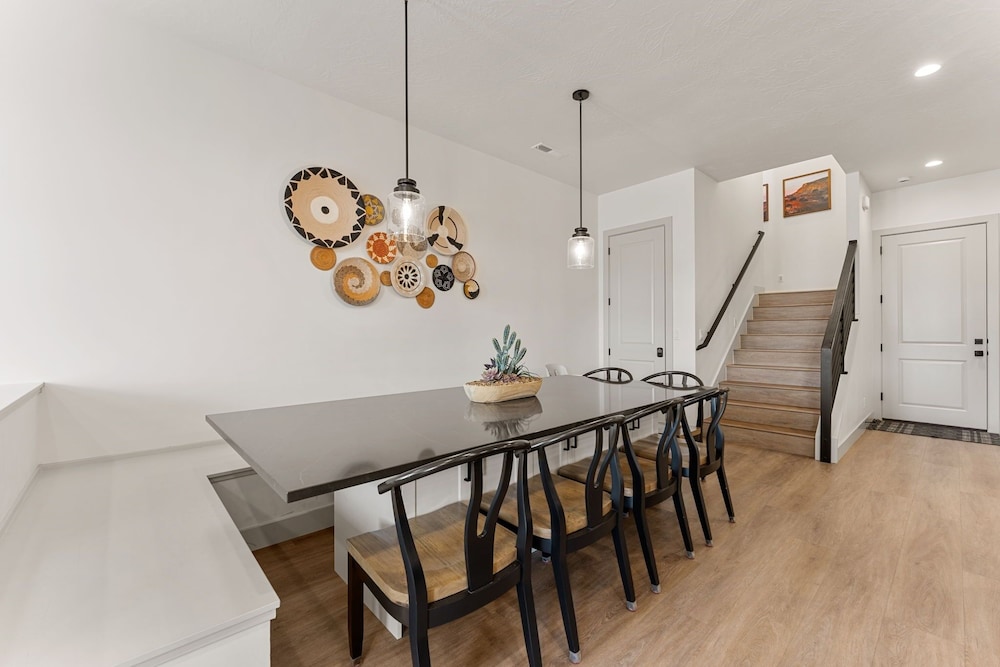Adventure Central At Desert Color 6 Bedroom Townhouse