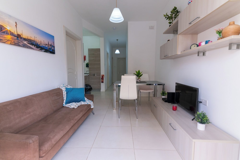 Seaside Cosy Maisonette- 2 mins from sea