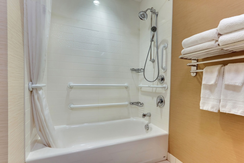 Dunn Vacations - Fairfield Inn Suites Dunn I-95 - Property Image 43