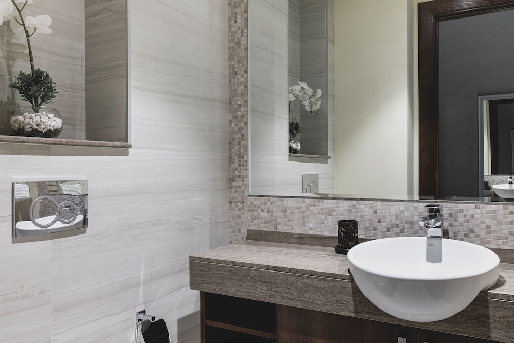 GLOBALSTAY. J One Tower Apartments