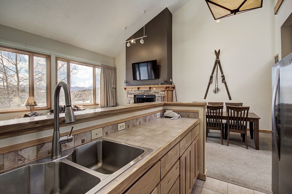 1733 Lenawee 4 Bedroom Condo
