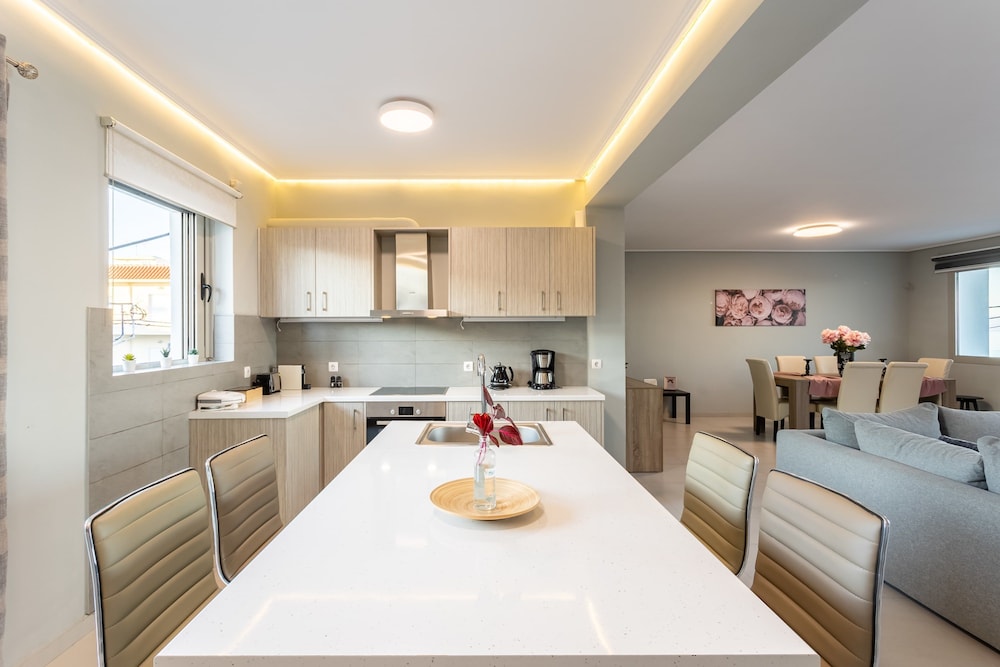 Beachfront Artemida Retreat - Peony Seabreeze Gem
