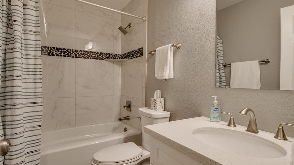 Modern Chic Old Town Scottsdale Home W/pool & Gym!