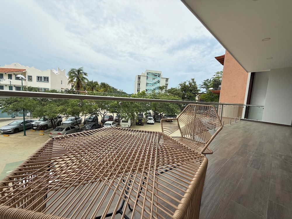 EOS Suites