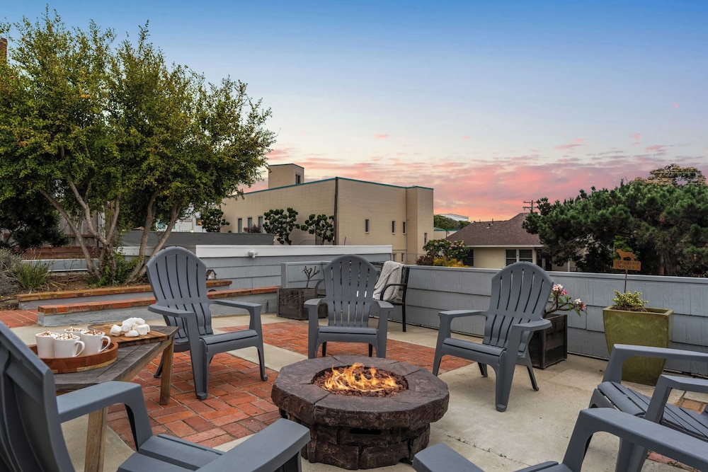 Point Loma Home w/ Putting Green, Firepit + Game Room & Beach Access Zola Street by Avantstay