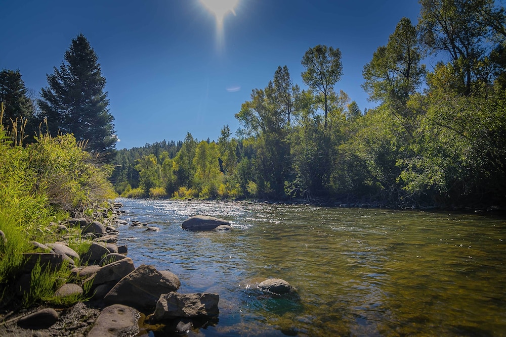 Cozy Home w/ Hot Tub: 7 Mi to Pagosa Hot Springs