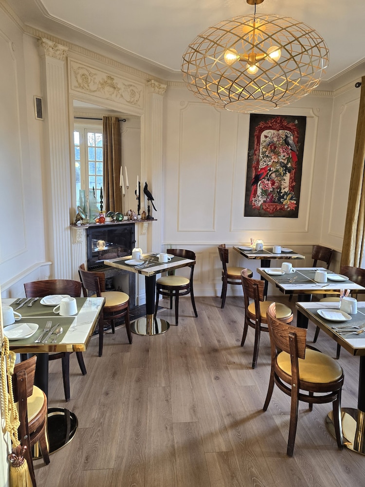 Castel Bayeux Guesthouse