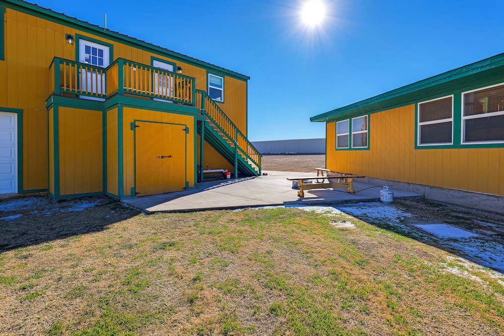 9 Mi to Lake Carlsbad: Pet-friendly Apt
