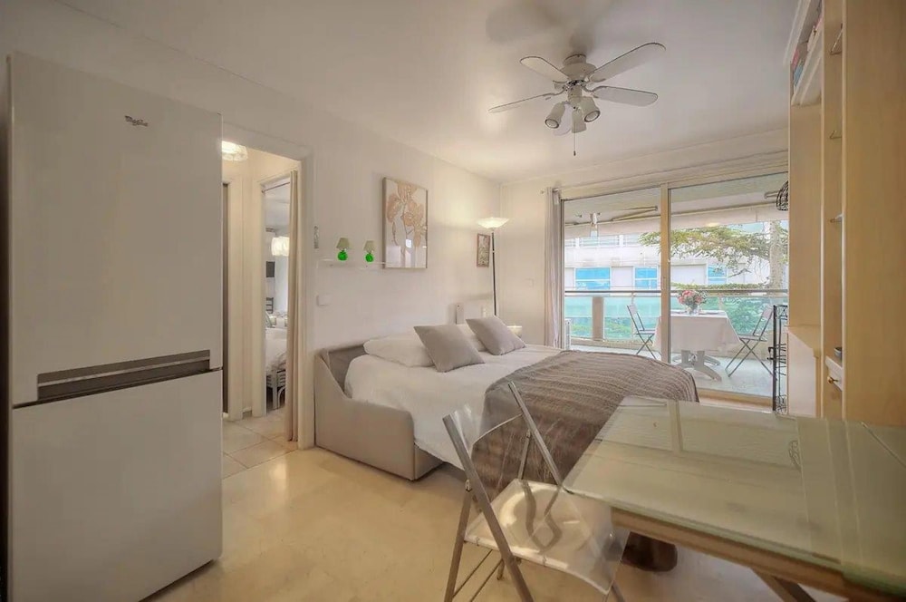 One Bed Apt in the Center of Cannes - 2198