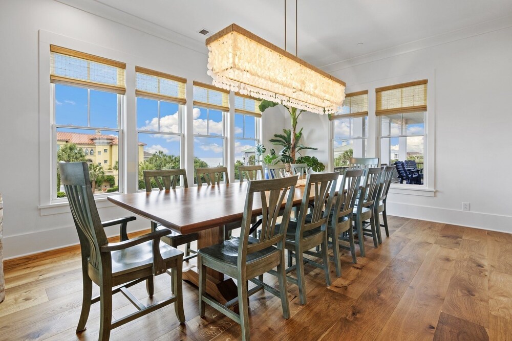 Cornfed Pelican 9 Bedroom Home