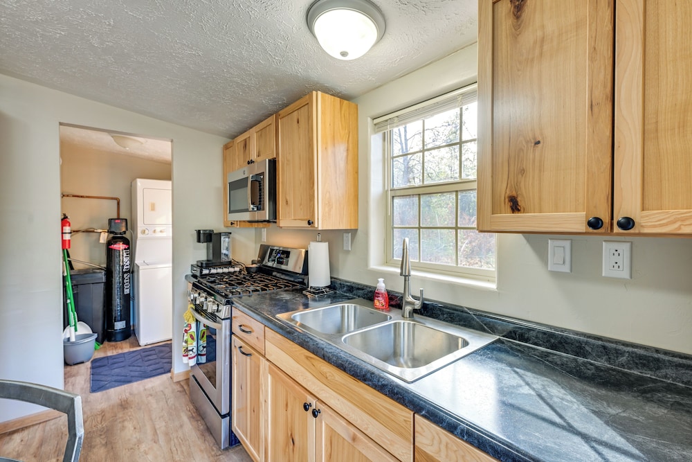 Fire Pit: Family-friendly Cabin in Gillett!