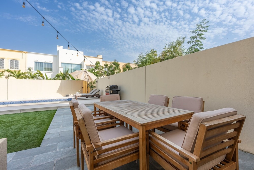 Luxurious Spacious 3-bedroom Villa With Private Pool at Springs 10