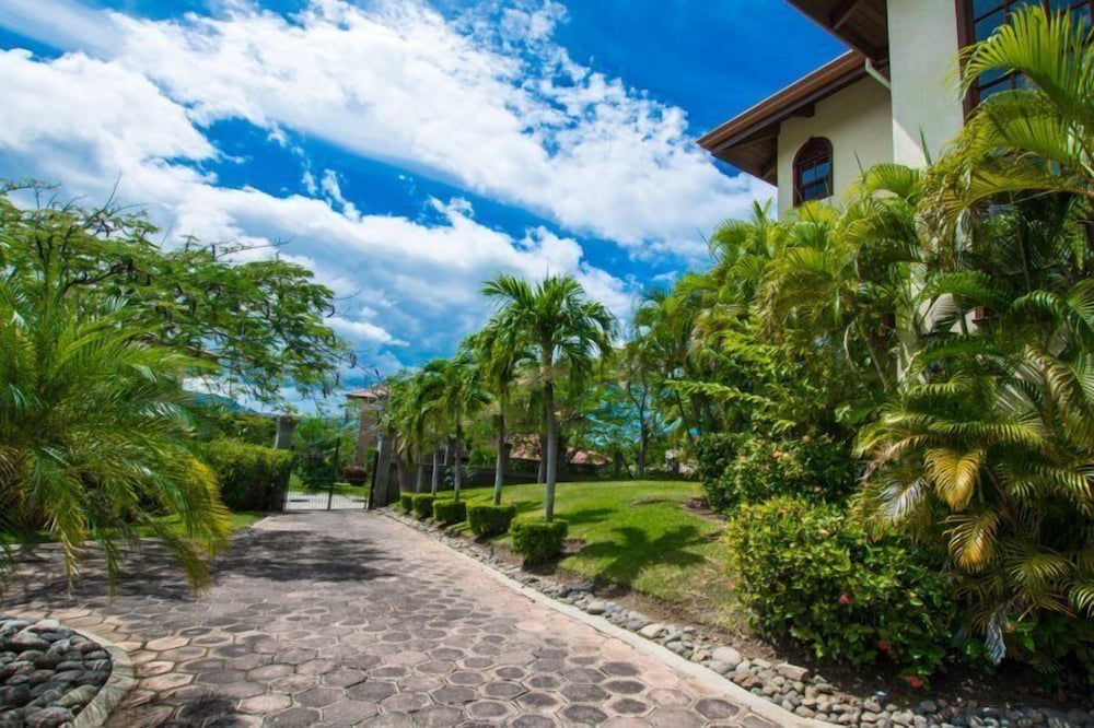Casa Cole view 2