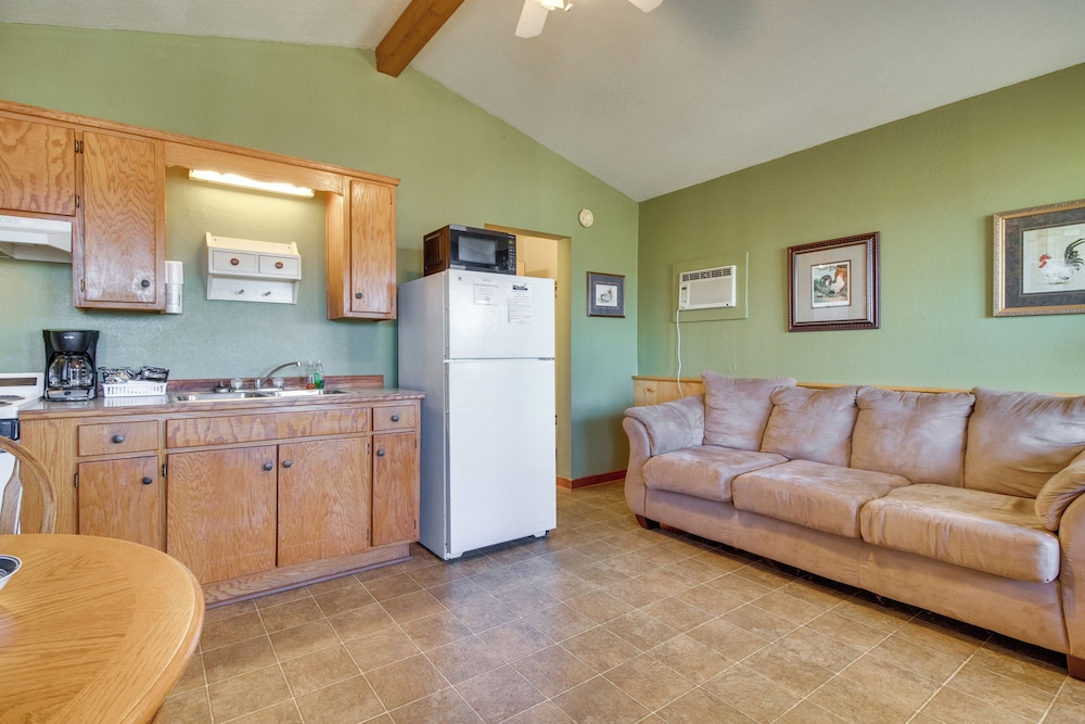 Fish, Hike & Unwind: Getaway in Mountain View!